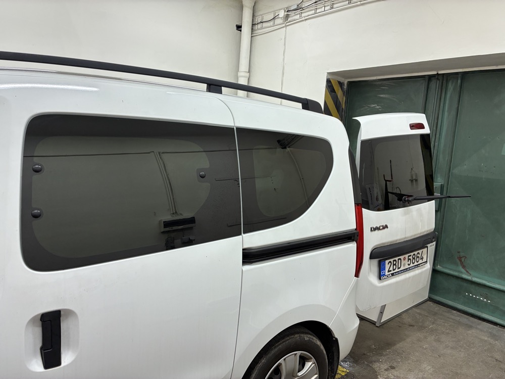 Autofólie na voze Dacia – Magen Glass Brno